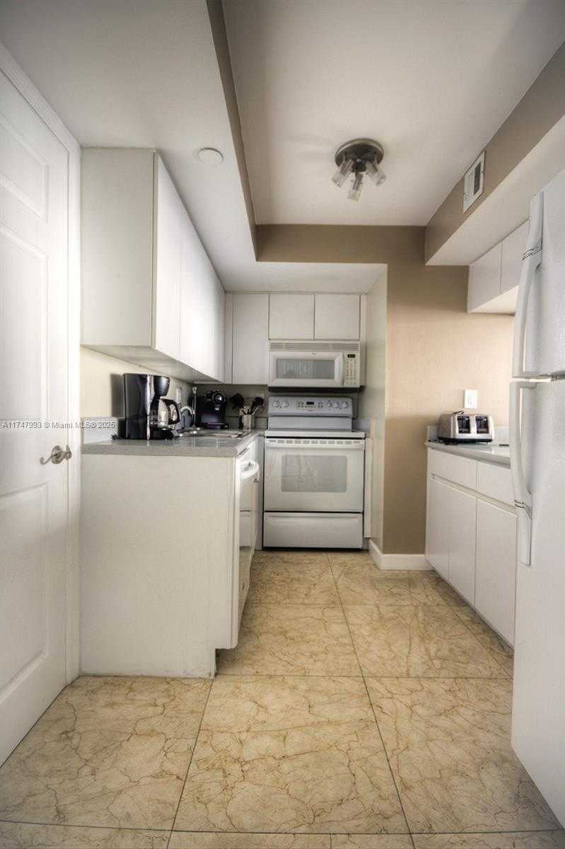 Small Image of 18000 NORTH BAY RD #601, Sunny Isles Beach Number 16