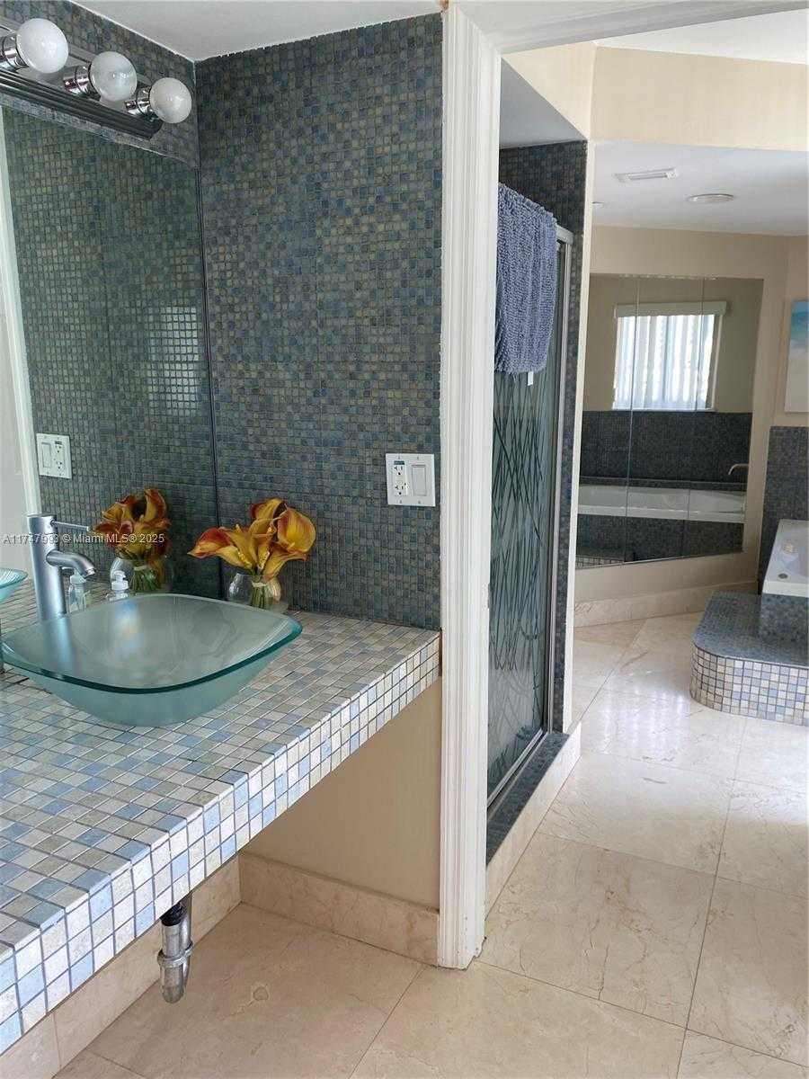 Small Image of 18000 NORTH BAY RD #601, Sunny Isles Beach Number 9