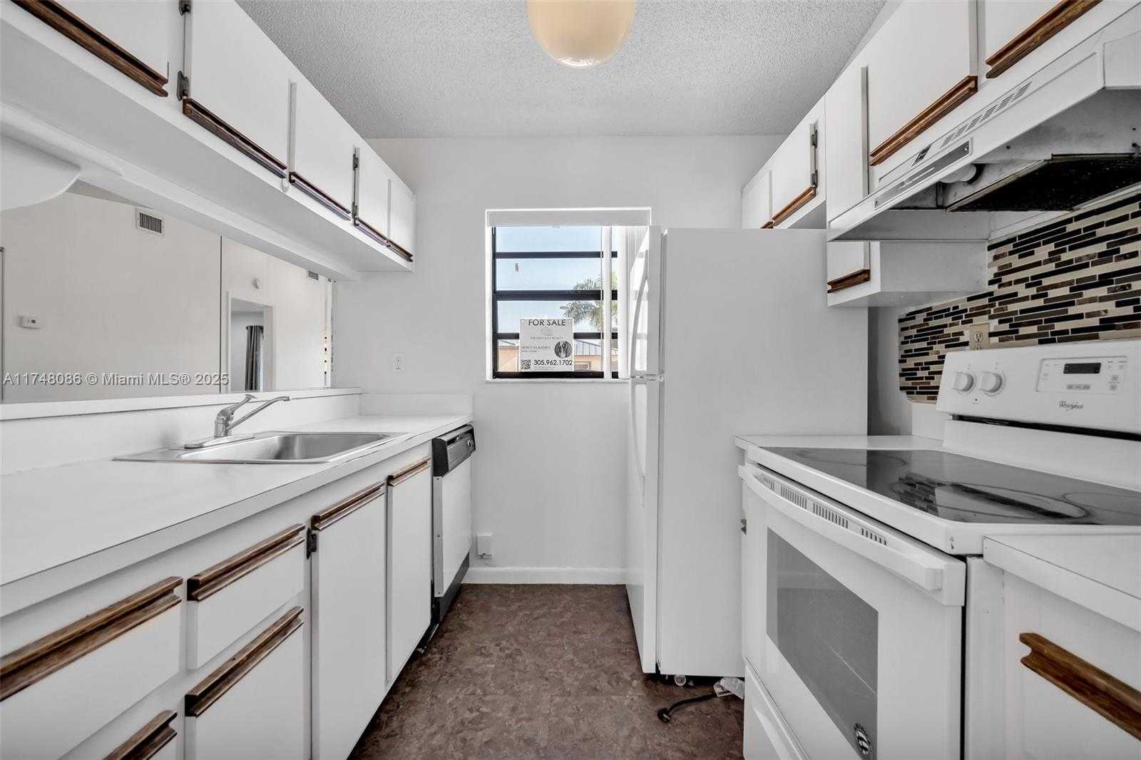 Small Image of 18224 MEDITERRANEAN BLVD #5-17, Hialeah Number 7