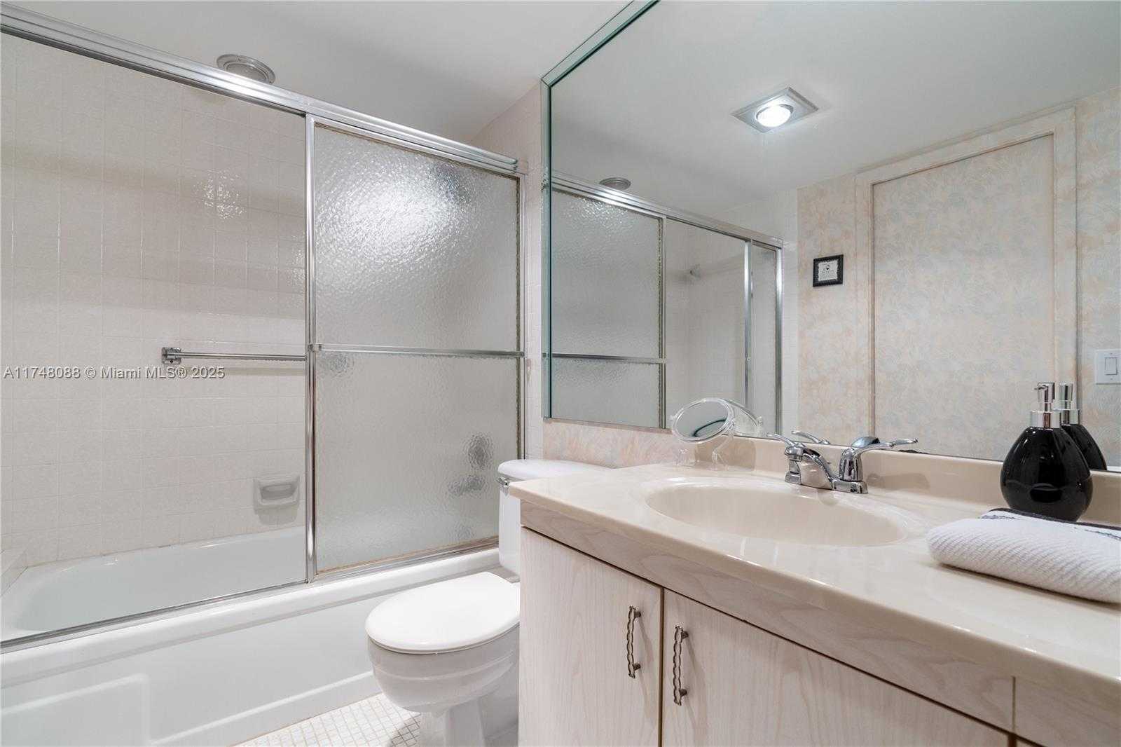 Small Image of 2201 LUCAYA BND #M2, Coconut Creek Number 12