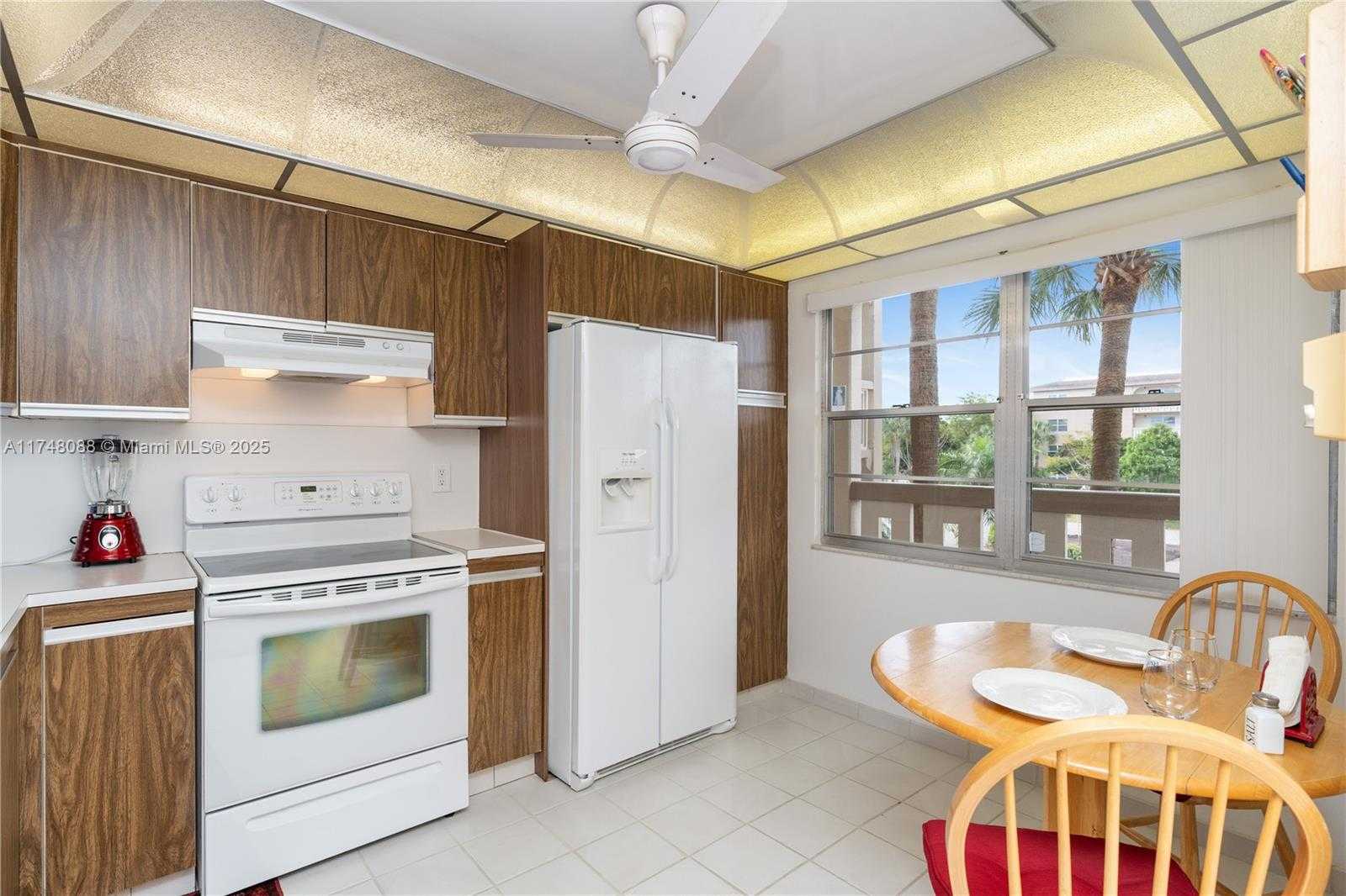 Small Image of 2201 LUCAYA BND #M2, Coconut Creek Number 7