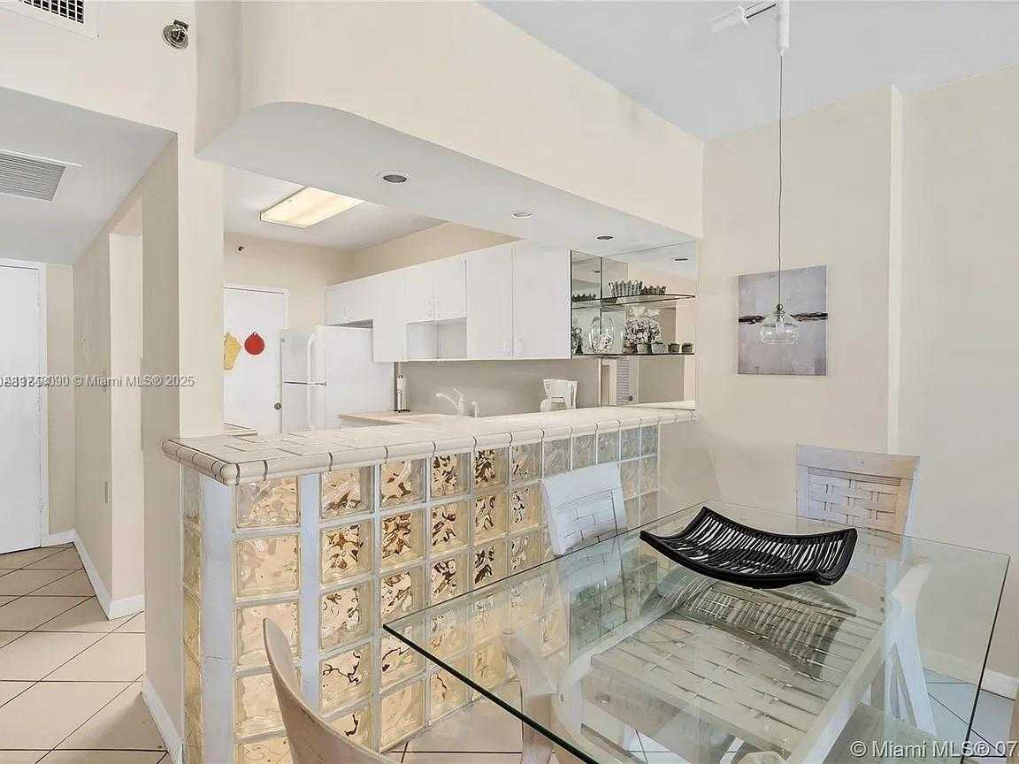 Small Image of 100 LINCOLN RD #633, Miami Beach Number 11