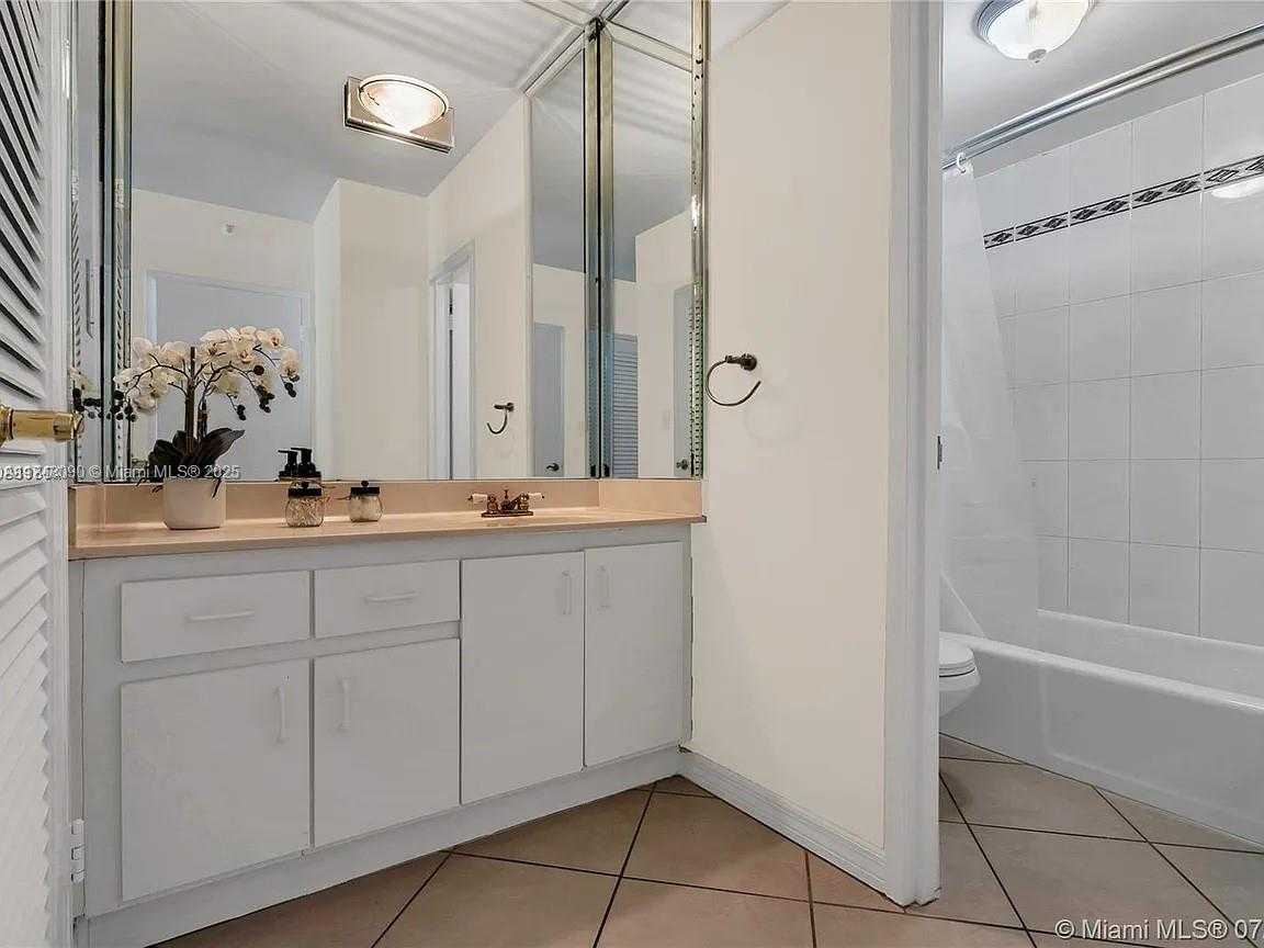 Small Image of 100 LINCOLN RD #633, Miami Beach Number 4