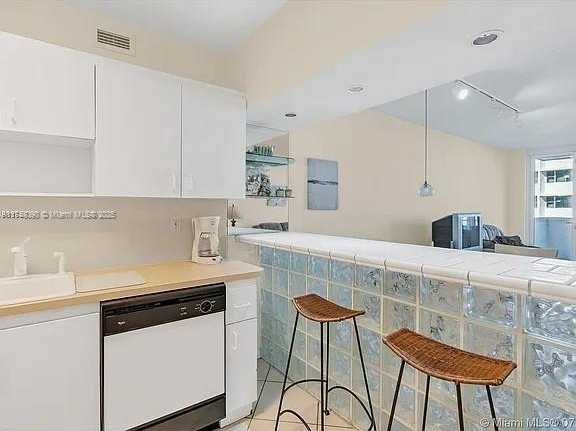 Small Image of 100 LINCOLN RD #633, Miami Beach Number 9