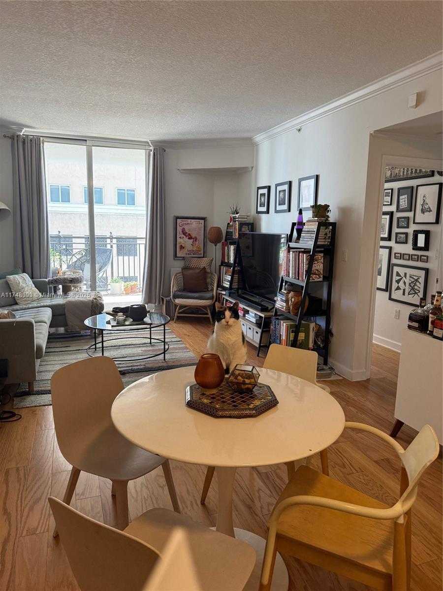 Small Image of 357 ALMERIA AVE #804, Coral Gables Number 3
