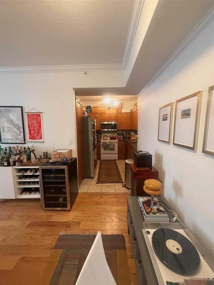 Small Image of 357 ALMERIA AVE #804, Coral Gables Number 4