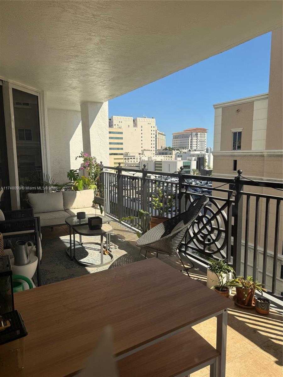 Small Image of 357 ALMERIA AVE #804, Coral Gables Number 7