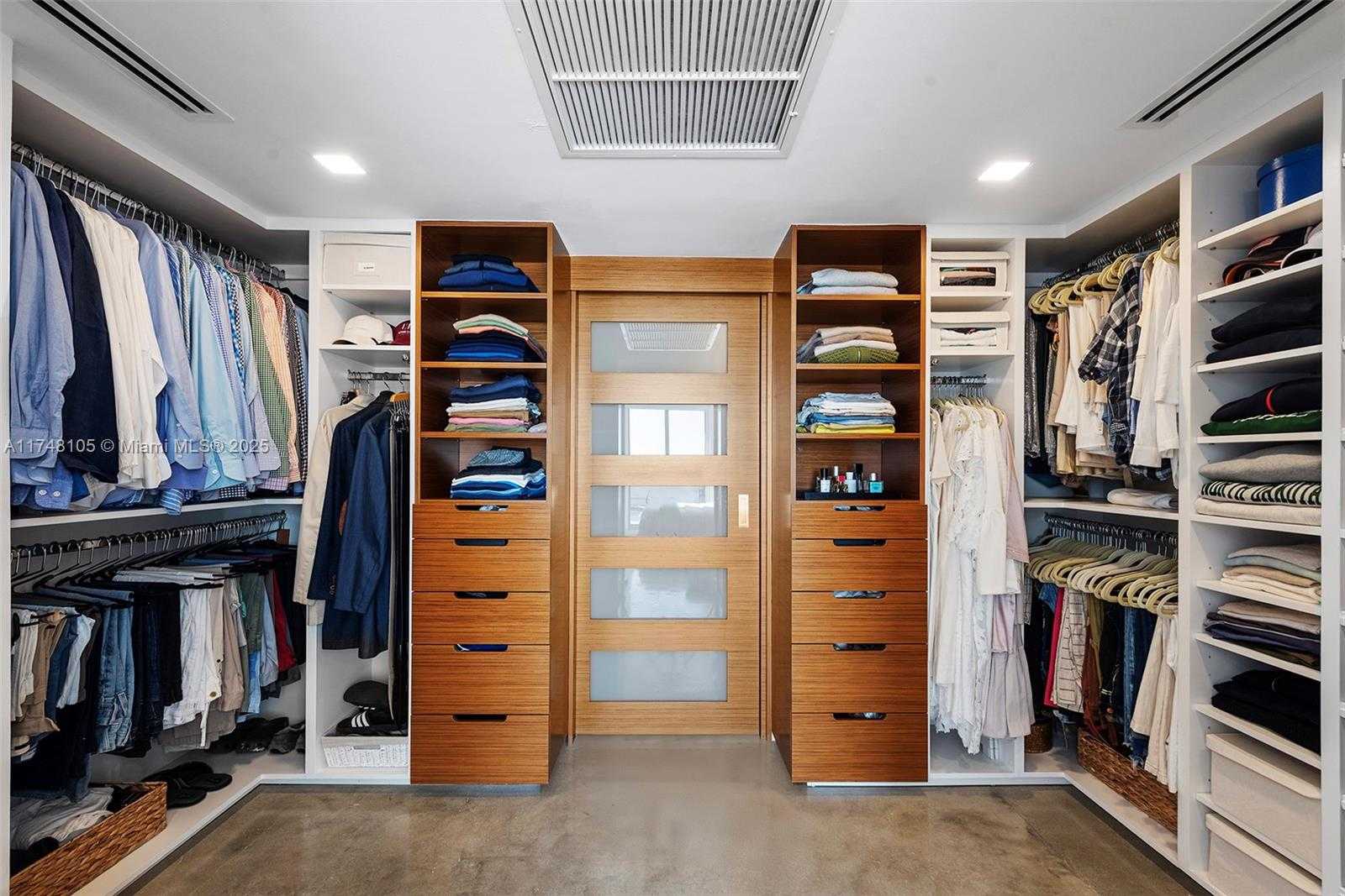 Small Image of 5555 COLLINS AVE #PHC, Miami Beach Number 15