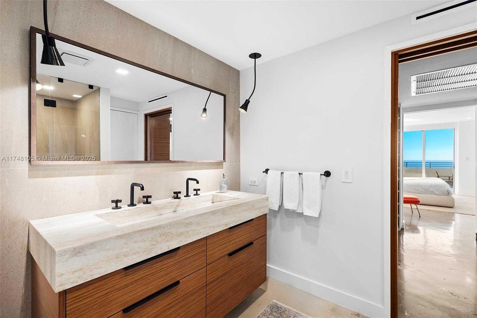 Small Image of 5555 COLLINS AVE #PHC, Miami Beach Number 18