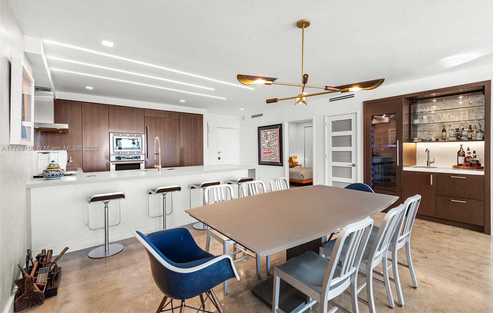 Small Image of 5555 COLLINS AVE #PHC, Miami Beach Number 30
