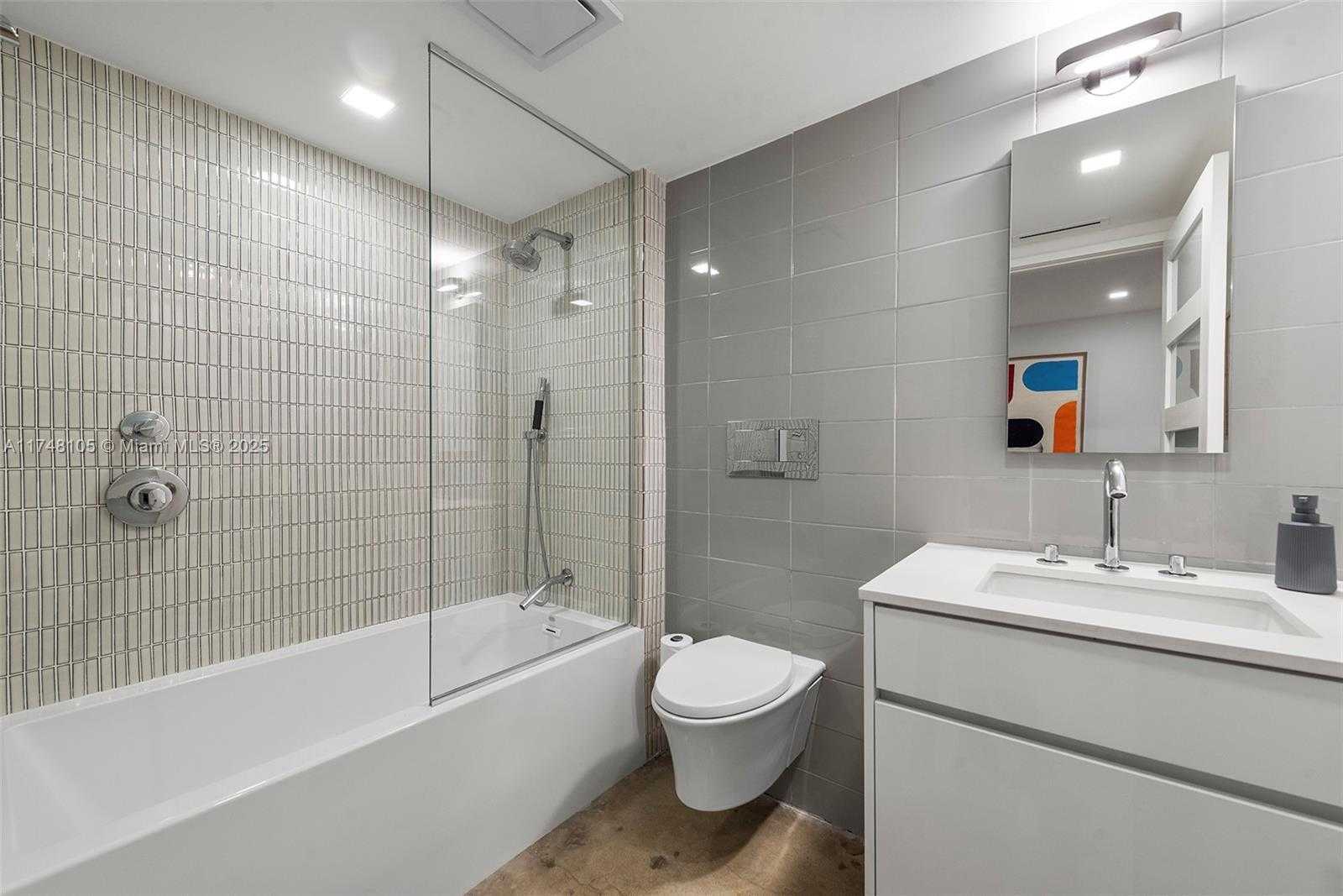 Small Image of 5555 COLLINS AVE #PHC, Miami Beach Number 32