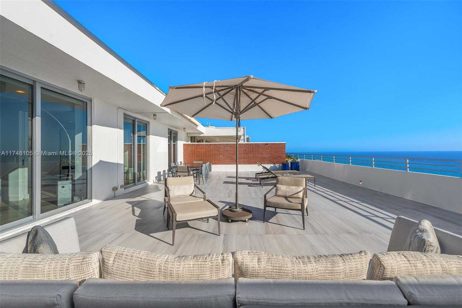 Small Image of 5555 COLLINS AVE #PHC, Miami Beach Number 4