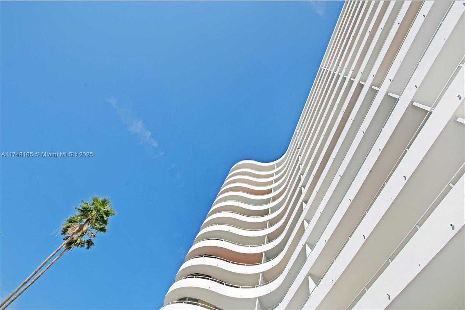 Small Image of 5555 COLLINS AVE #PHC, Miami Beach Number 48