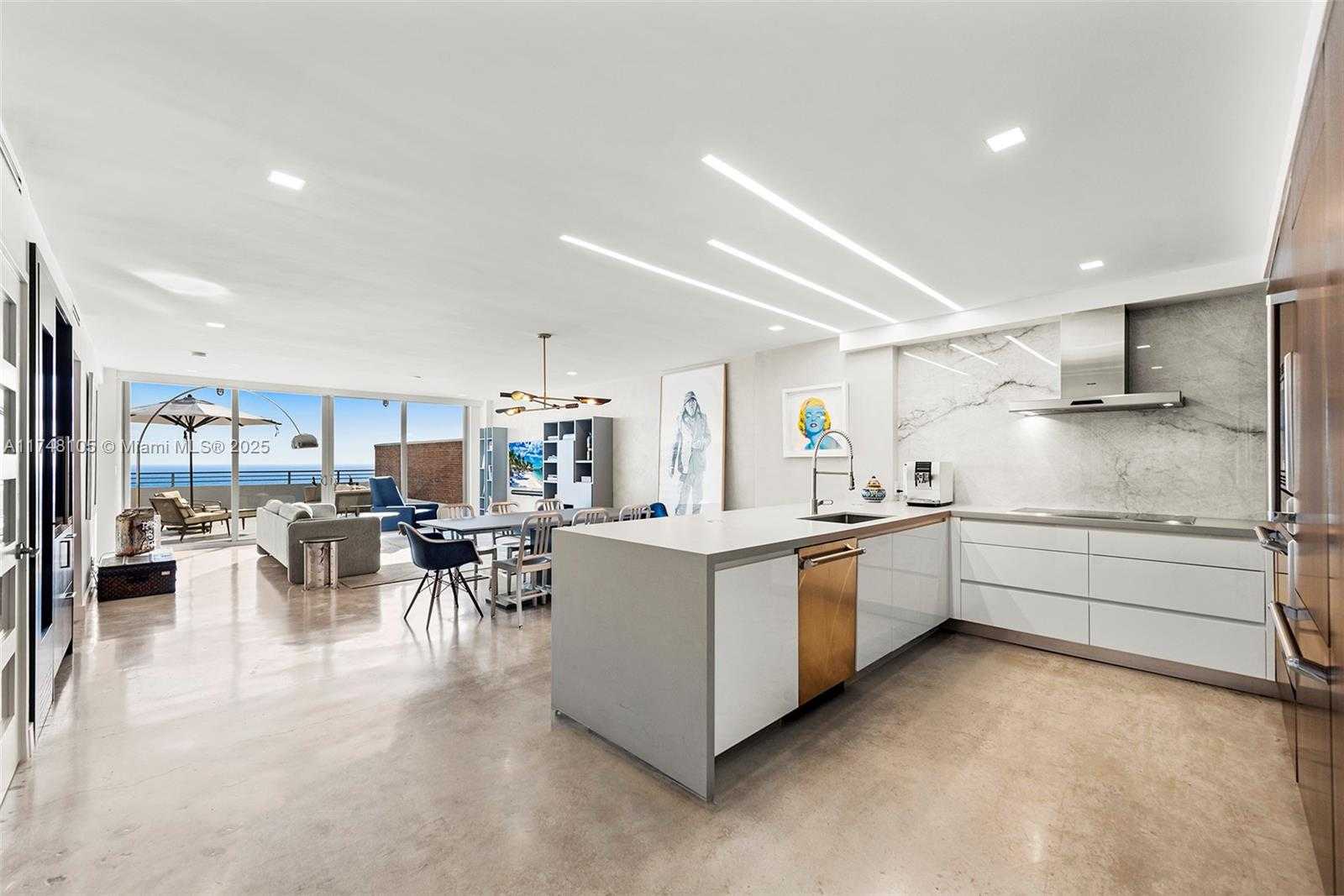 Small Image of 5555 COLLINS AVE #PHC, Miami Beach Number 5