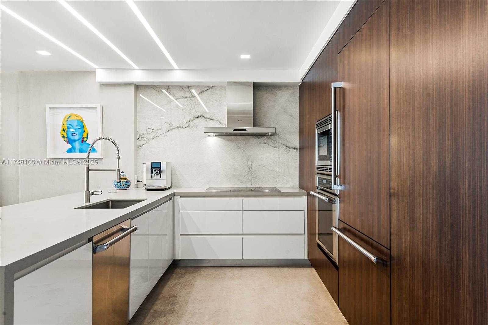 Small Image of 5555 COLLINS AVE #PHC, Miami Beach Number 6