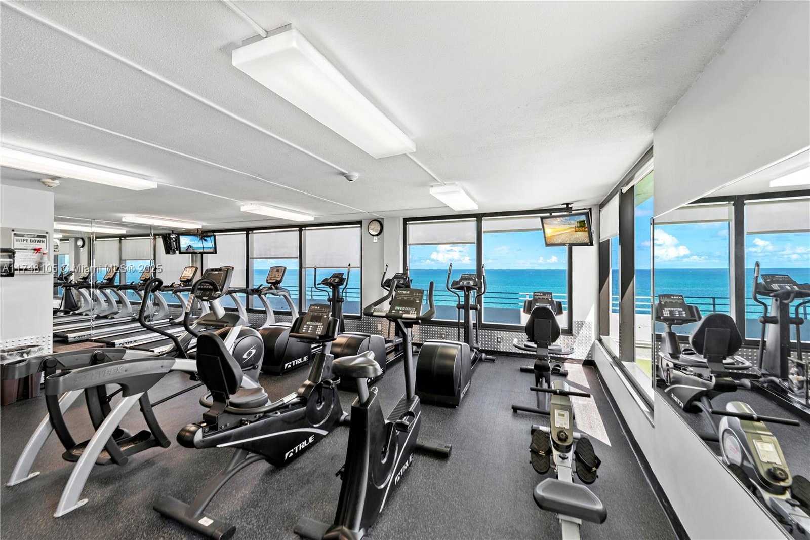 Small Image of 5555 COLLINS AVE #PHC, Miami Beach Number 63