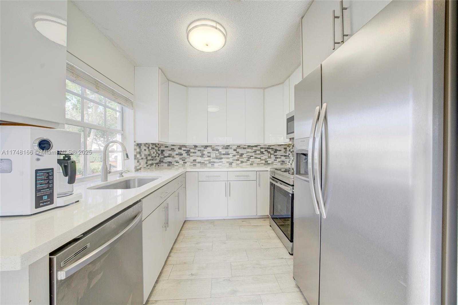 Small Image of 1438 SPRINGSIDE DR, Weston Number 4