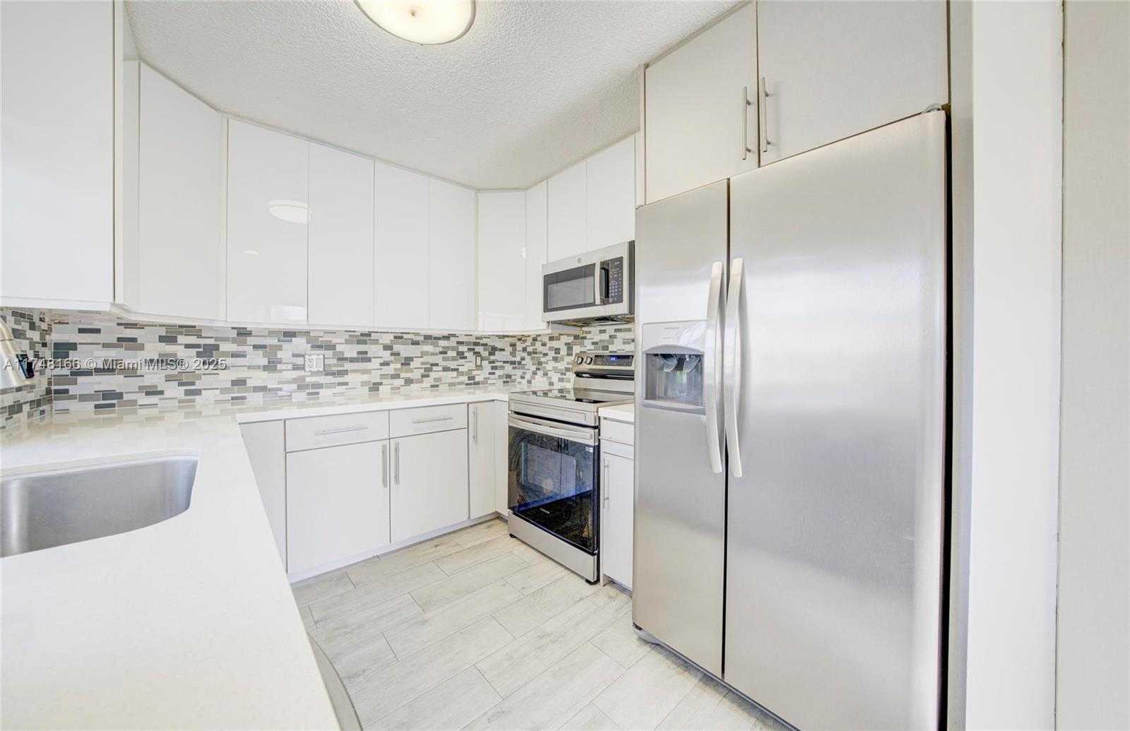 Small Image of 1438 SPRINGSIDE DR, Weston Number 5