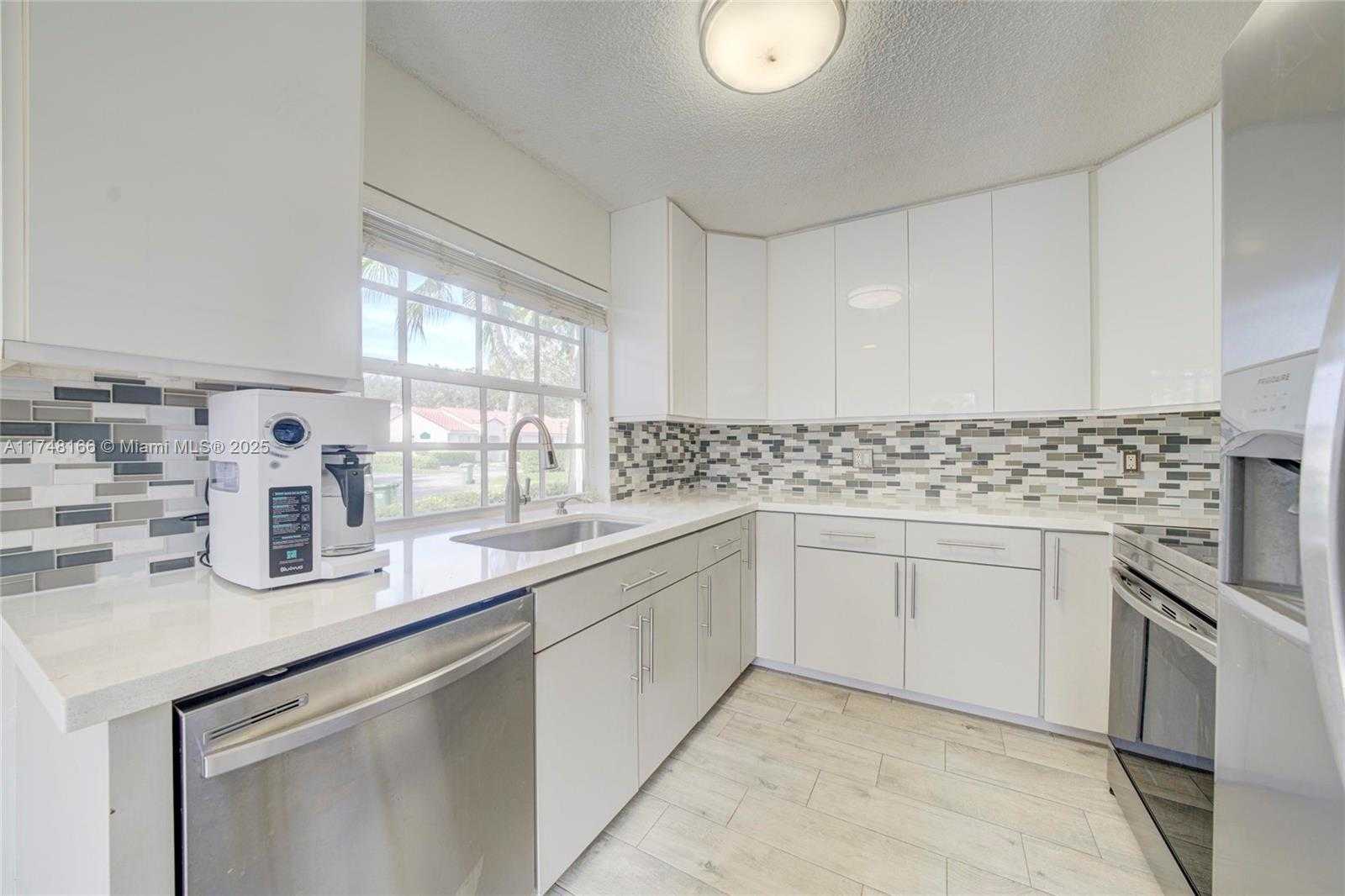 Small Image of 1438 SPRINGSIDE DR, Weston Number 6