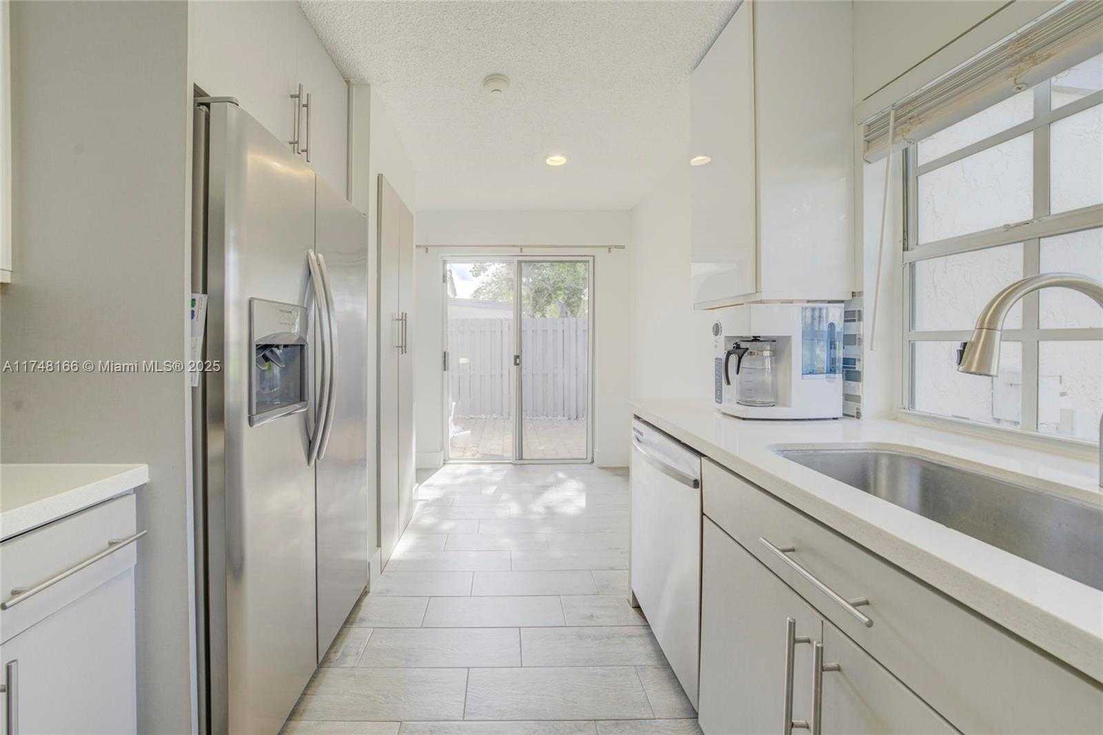 Small Image of 1438 SPRINGSIDE DR, Weston Number 9