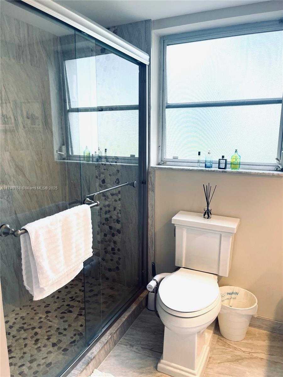 Small Image of 3800 OAKS CLUBHOUSE DR #112, Pompano Beach Number 10