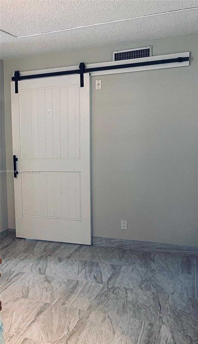Small Image of 3800 OAKS CLUBHOUSE DR #112, Pompano Beach Number 12