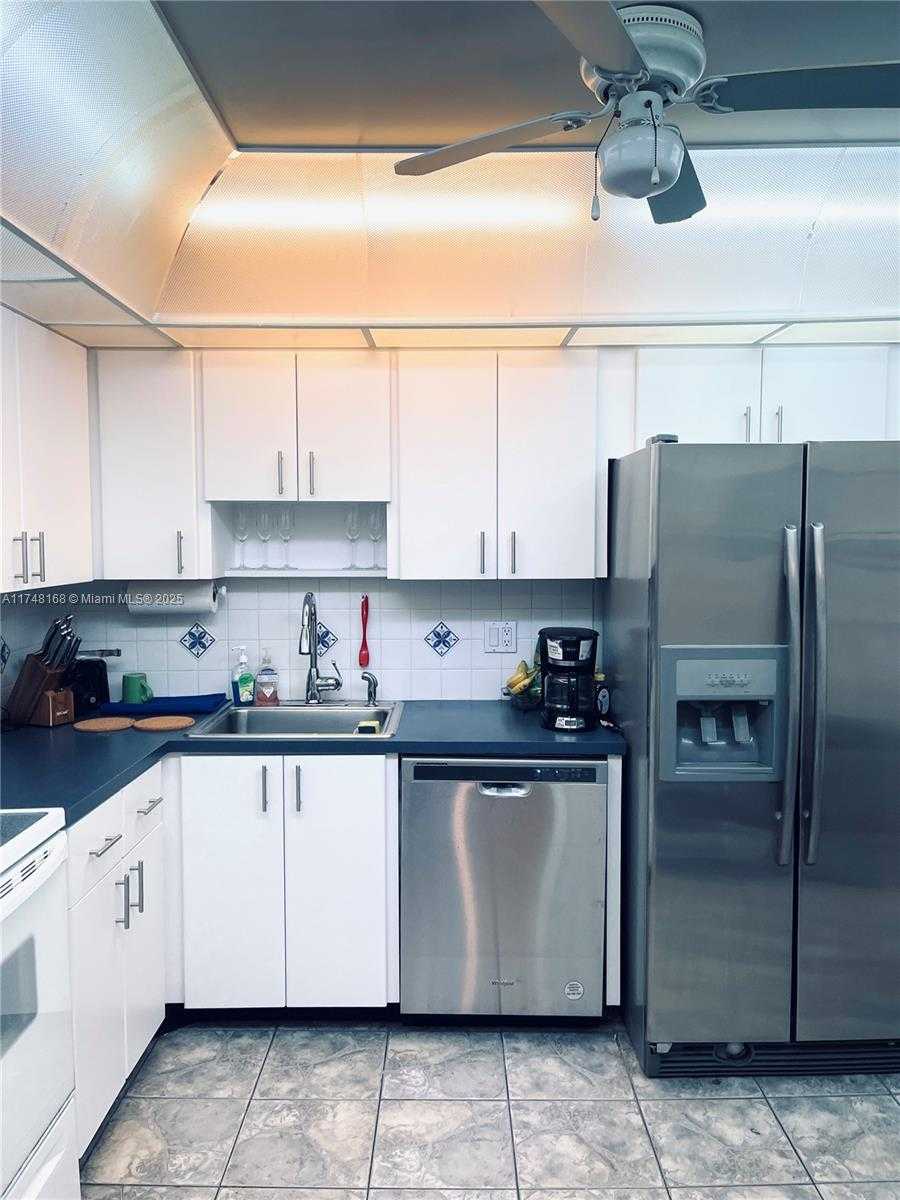 Small Image of 3800 OAKS CLUBHOUSE DR #112, Pompano Beach Number 14