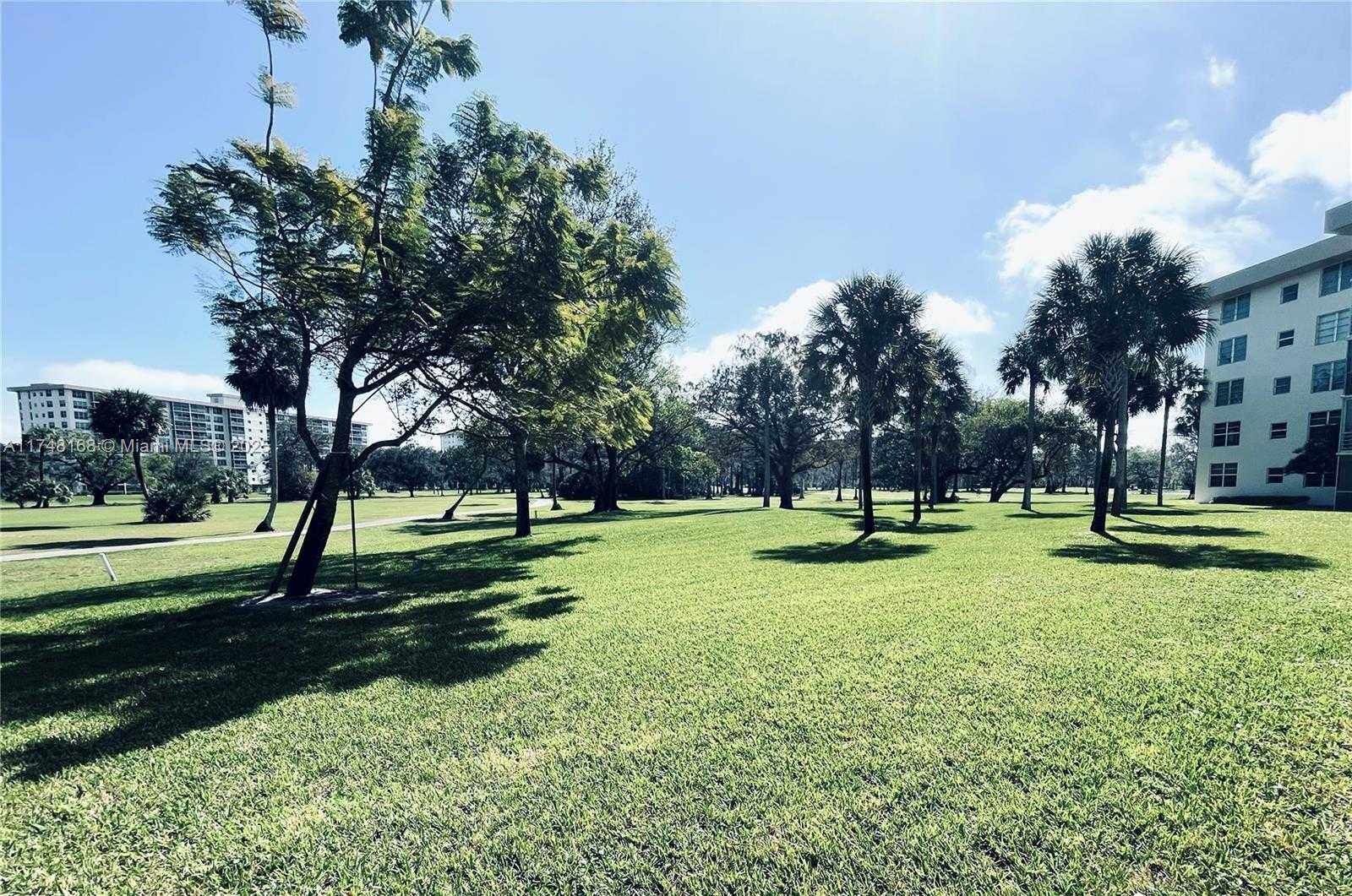 Small Image of 3800 OAKS CLUBHOUSE DR #112, Pompano Beach Number 2