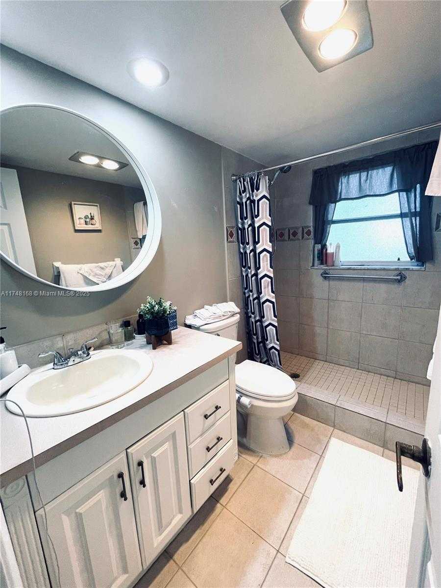 Small Image of 3800 OAKS CLUBHOUSE DR #112, Pompano Beach Number 20