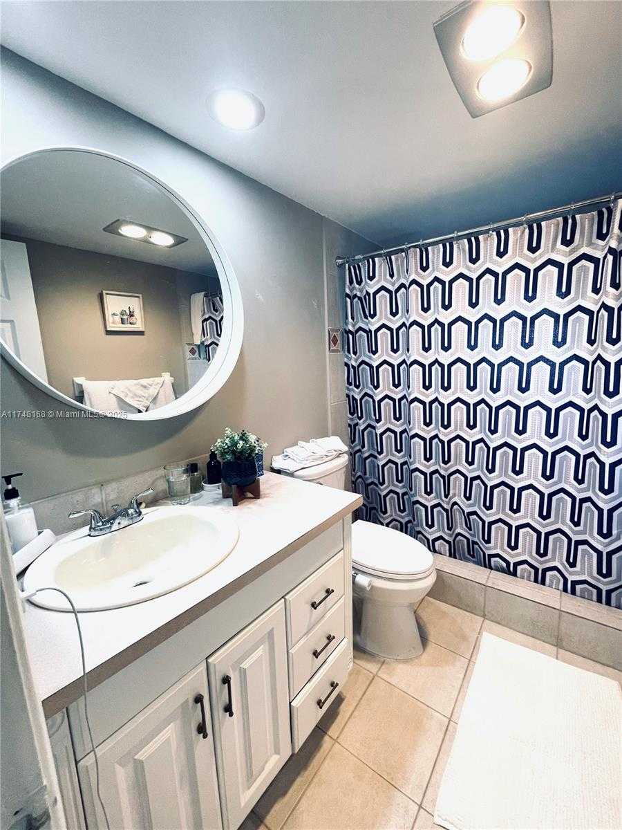 Small Image of 3800 OAKS CLUBHOUSE DR #112, Pompano Beach Number 21