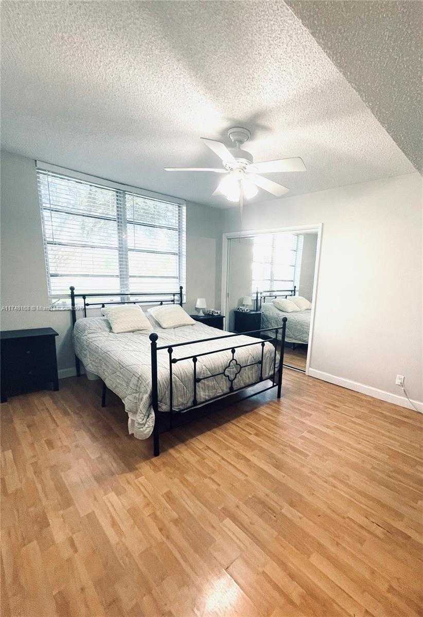 Small Image of 3800 OAKS CLUBHOUSE DR #112, Pompano Beach Number 22