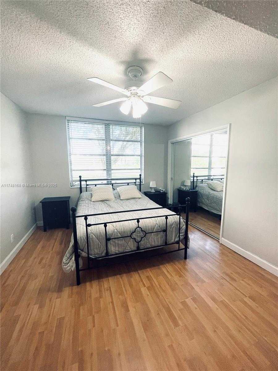 Small Image of 3800 OAKS CLUBHOUSE DR #112, Pompano Beach Number 23