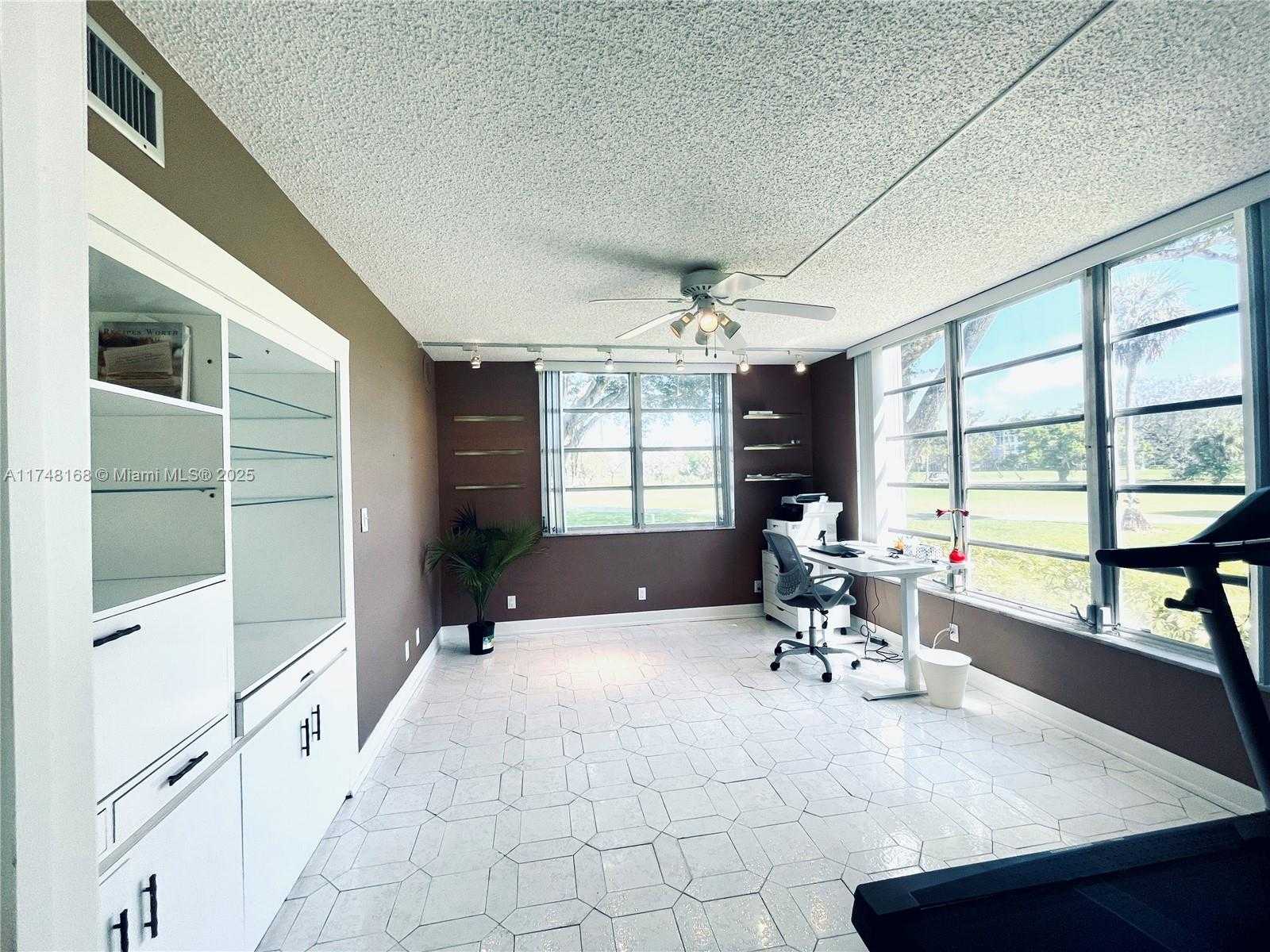 Small Image of 3800 OAKS CLUBHOUSE DR #112, Pompano Beach Number 27