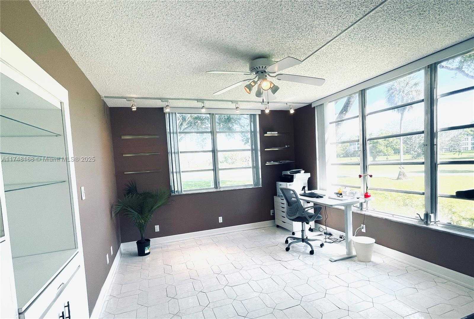 Small Image of 3800 OAKS CLUBHOUSE DR #112, Pompano Beach Number 28