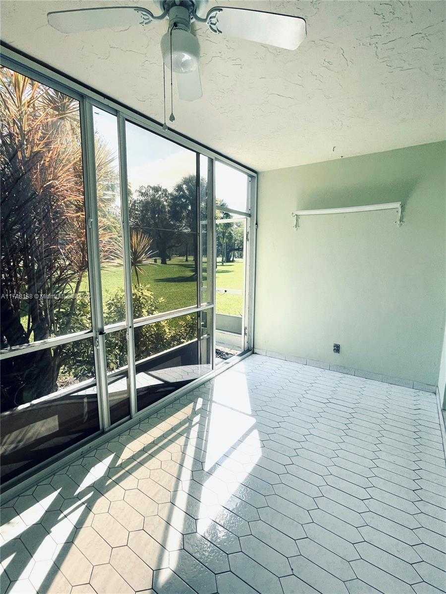 Small Image of 3800 OAKS CLUBHOUSE DR #112, Pompano Beach Number 30