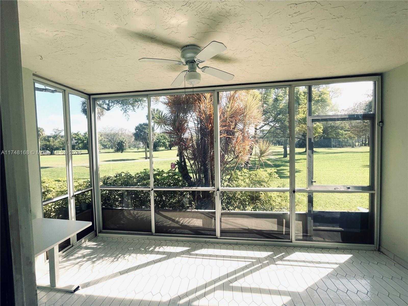 Small Image of 3800 OAKS CLUBHOUSE DR #112, Pompano Beach Number 31