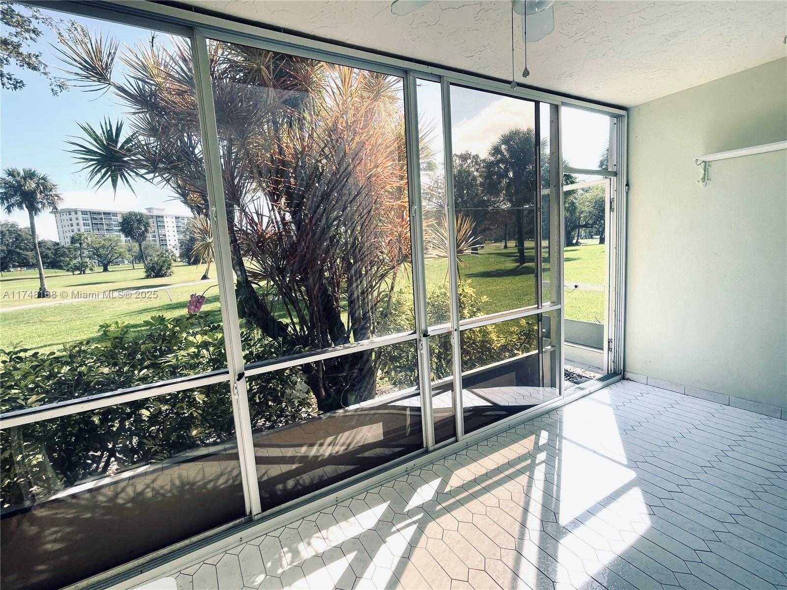 Small Image of 3800 OAKS CLUBHOUSE DR #112, Pompano Beach Number 32