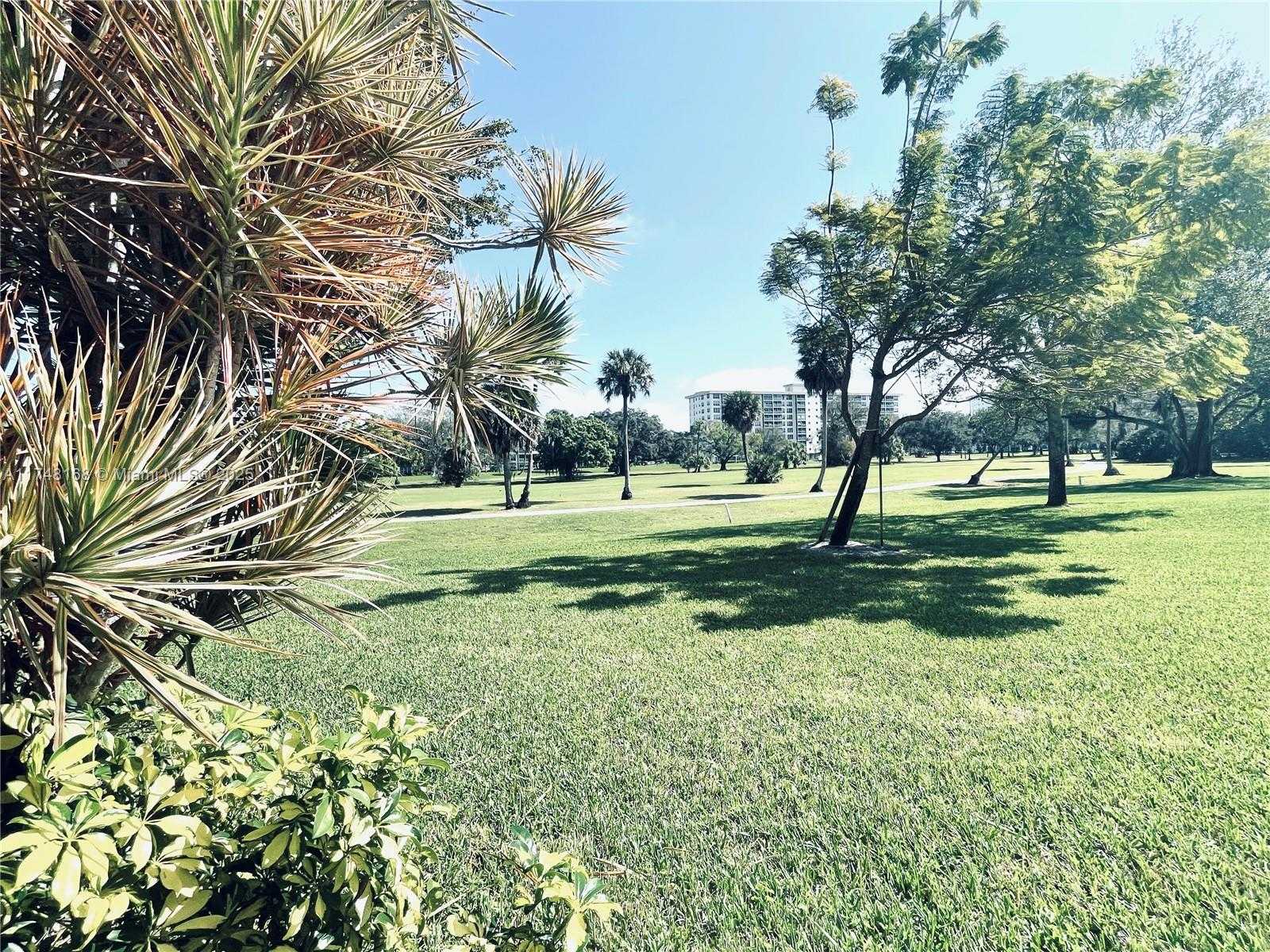Small Image of 3800 OAKS CLUBHOUSE DR #112, Pompano Beach Number 34
