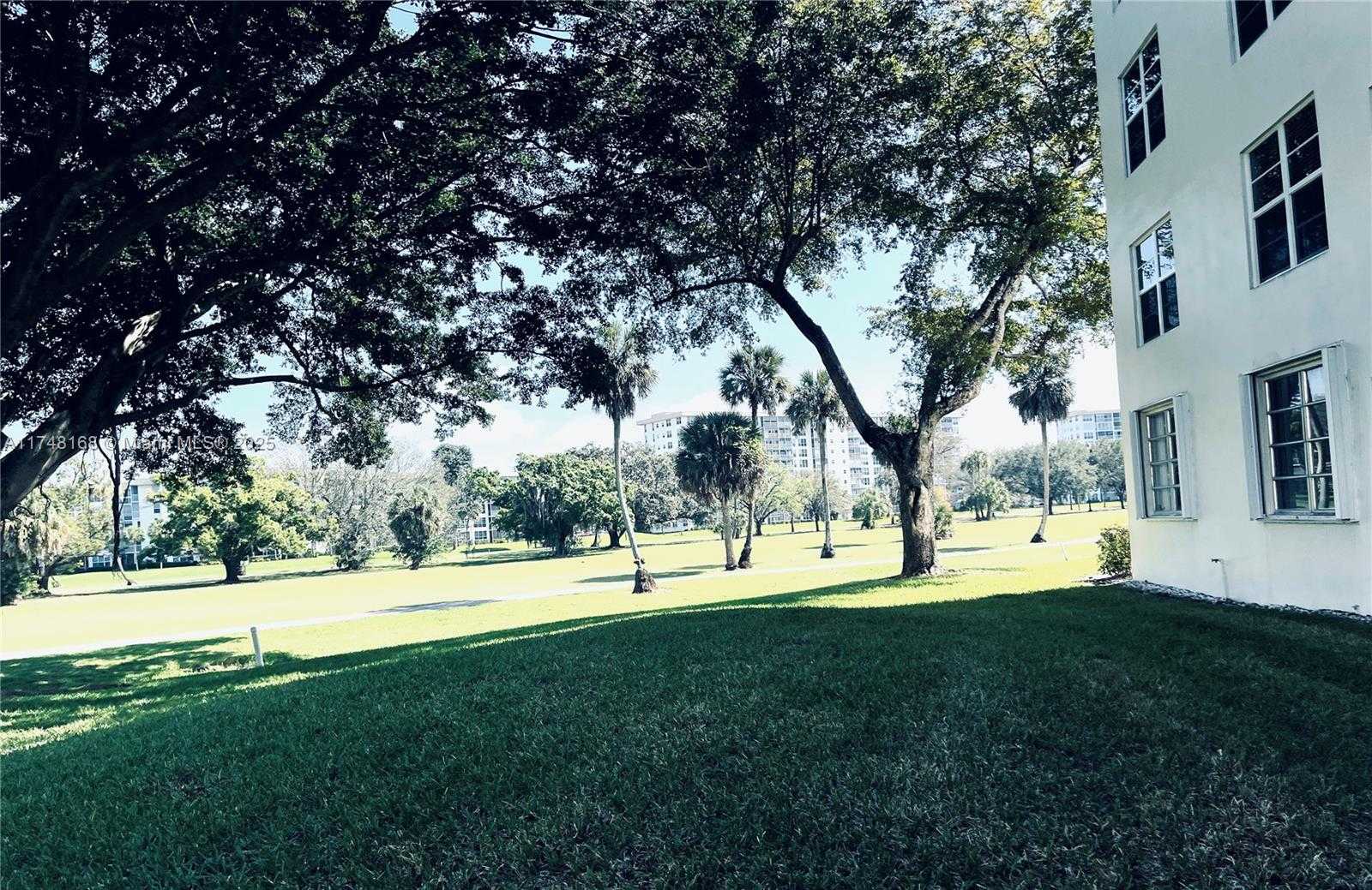 Small Image of 3800 OAKS CLUBHOUSE DR #112, Pompano Beach Number 38