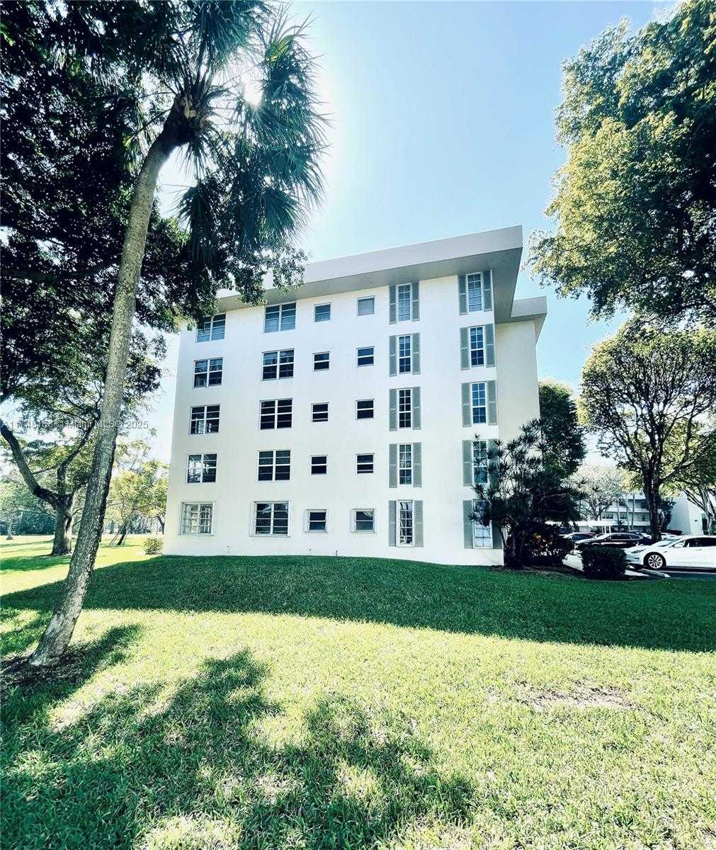 Small Image of 3800 OAKS CLUBHOUSE DR #112, Pompano Beach Number 39