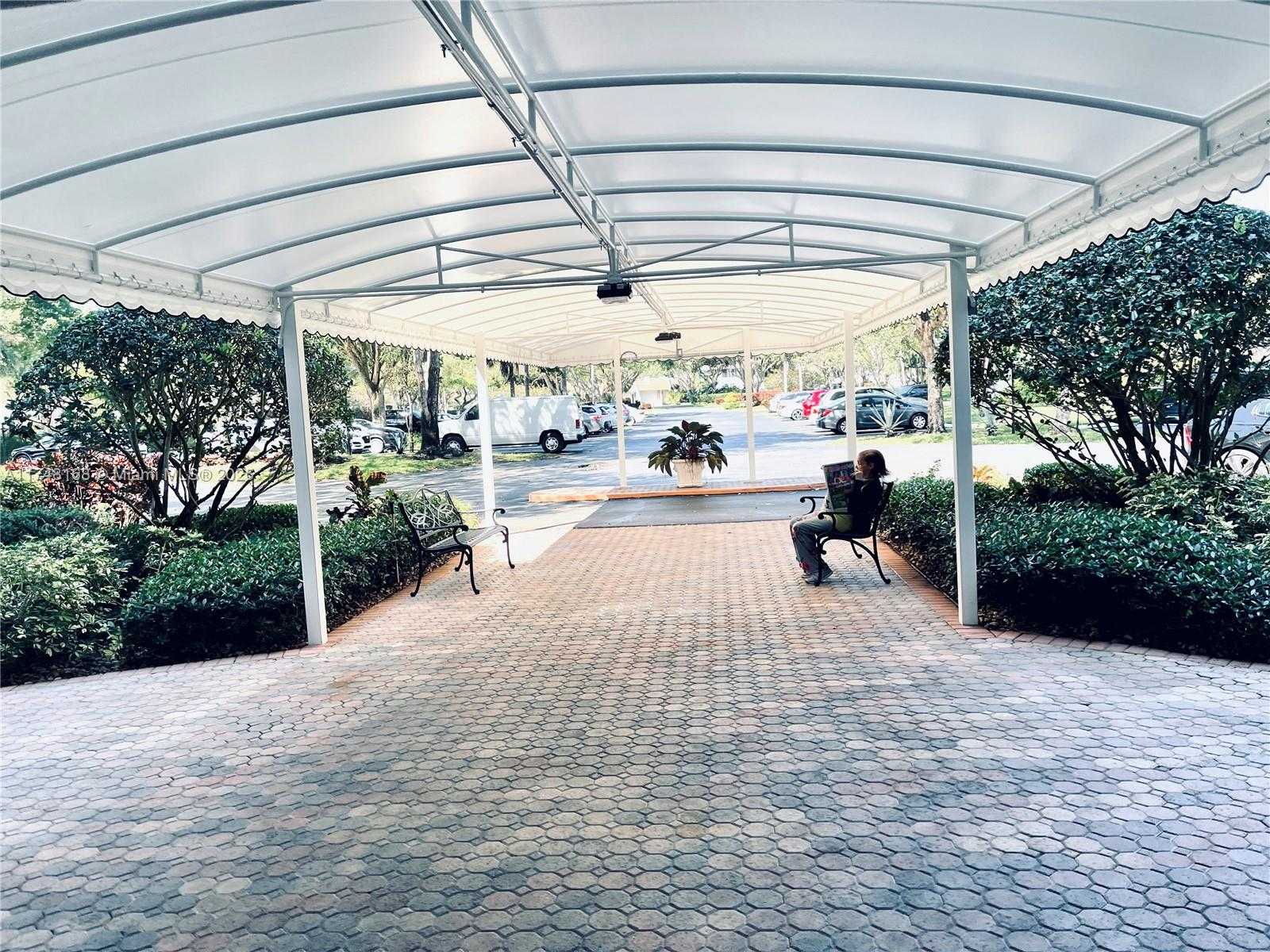 Small Image of 3800 OAKS CLUBHOUSE DR #112, Pompano Beach Number 40