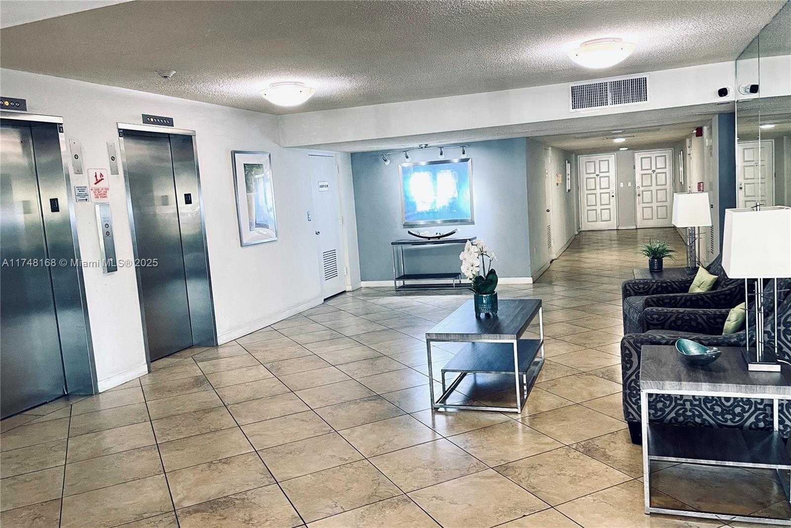 Small Image of 3800 OAKS CLUBHOUSE DR #112, Pompano Beach Number 41