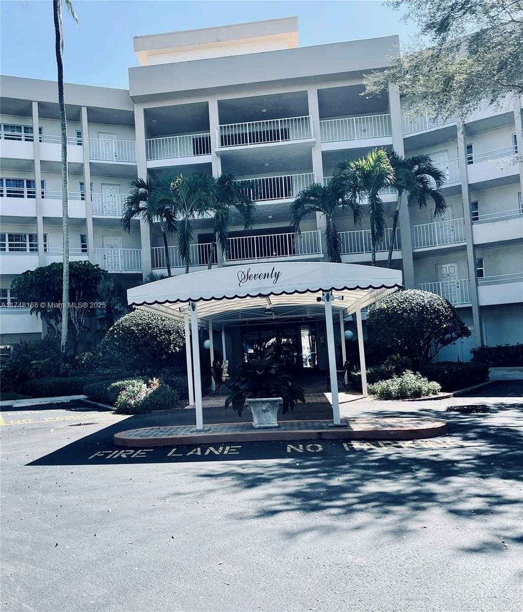 Small Image of 3800 OAKS CLUBHOUSE DR #112, Pompano Beach Number 44