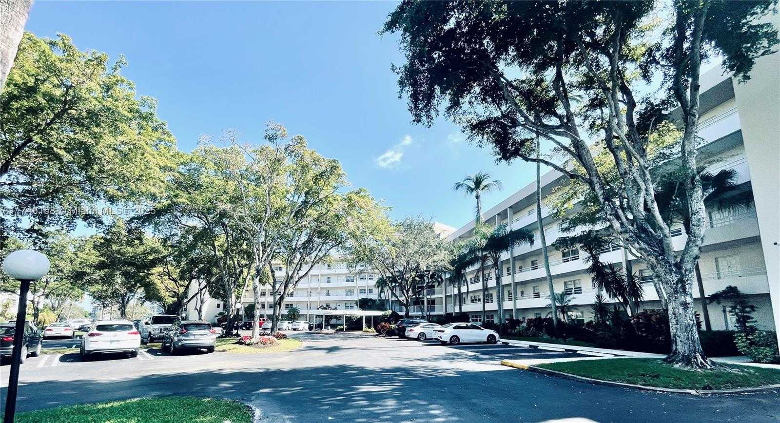 Small Image of 3800 OAKS CLUBHOUSE DR #112, Pompano Beach Number 46