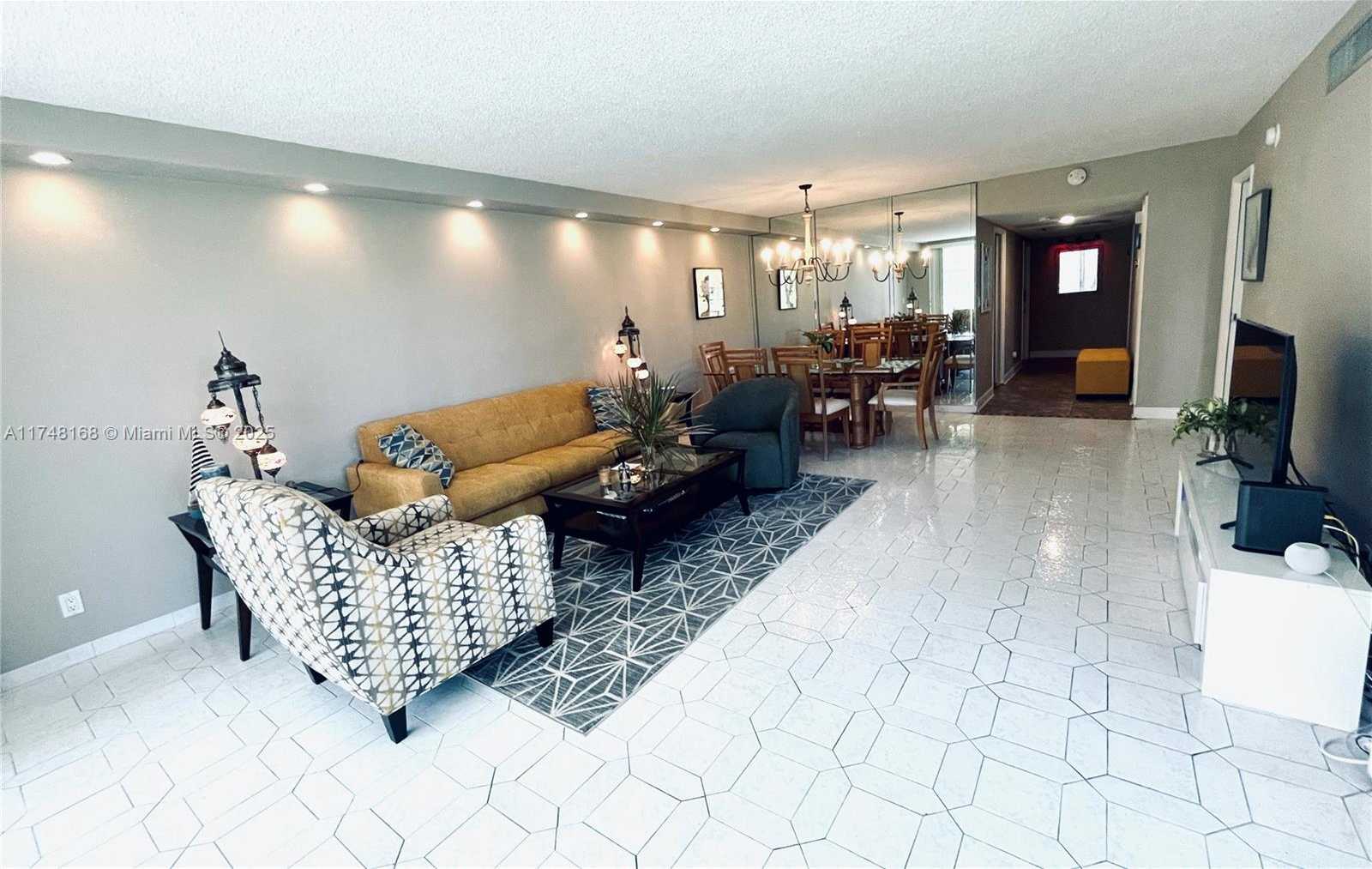 Small Image of 3800 OAKS CLUBHOUSE DR #112, Pompano Beach Number 5