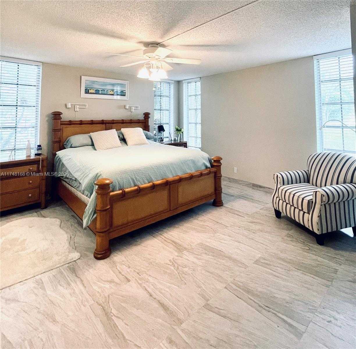 Small Image of 3800 OAKS CLUBHOUSE DR #112, Pompano Beach Number 6