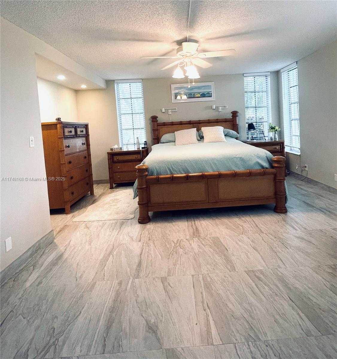 Small Image of 3800 OAKS CLUBHOUSE DR #112, Pompano Beach Number 7