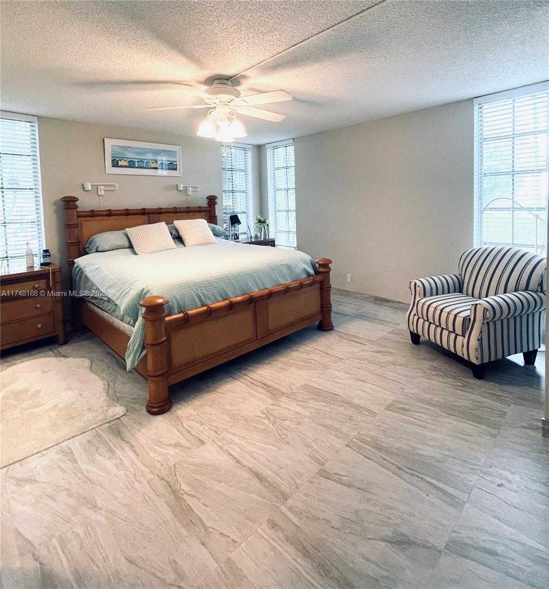Small Image of 3800 OAKS CLUBHOUSE DR #112, Pompano Beach Number 9