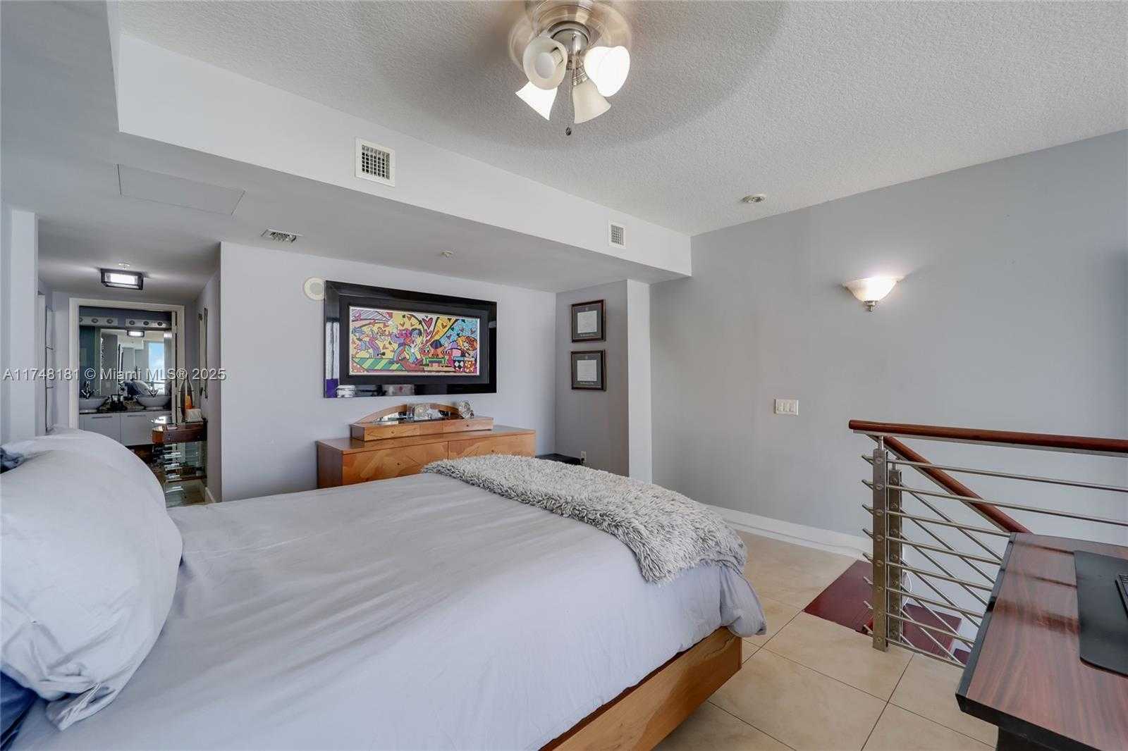 Small Image of 41 SOUTH EAST 5TH ST #1205, Miami Number 24