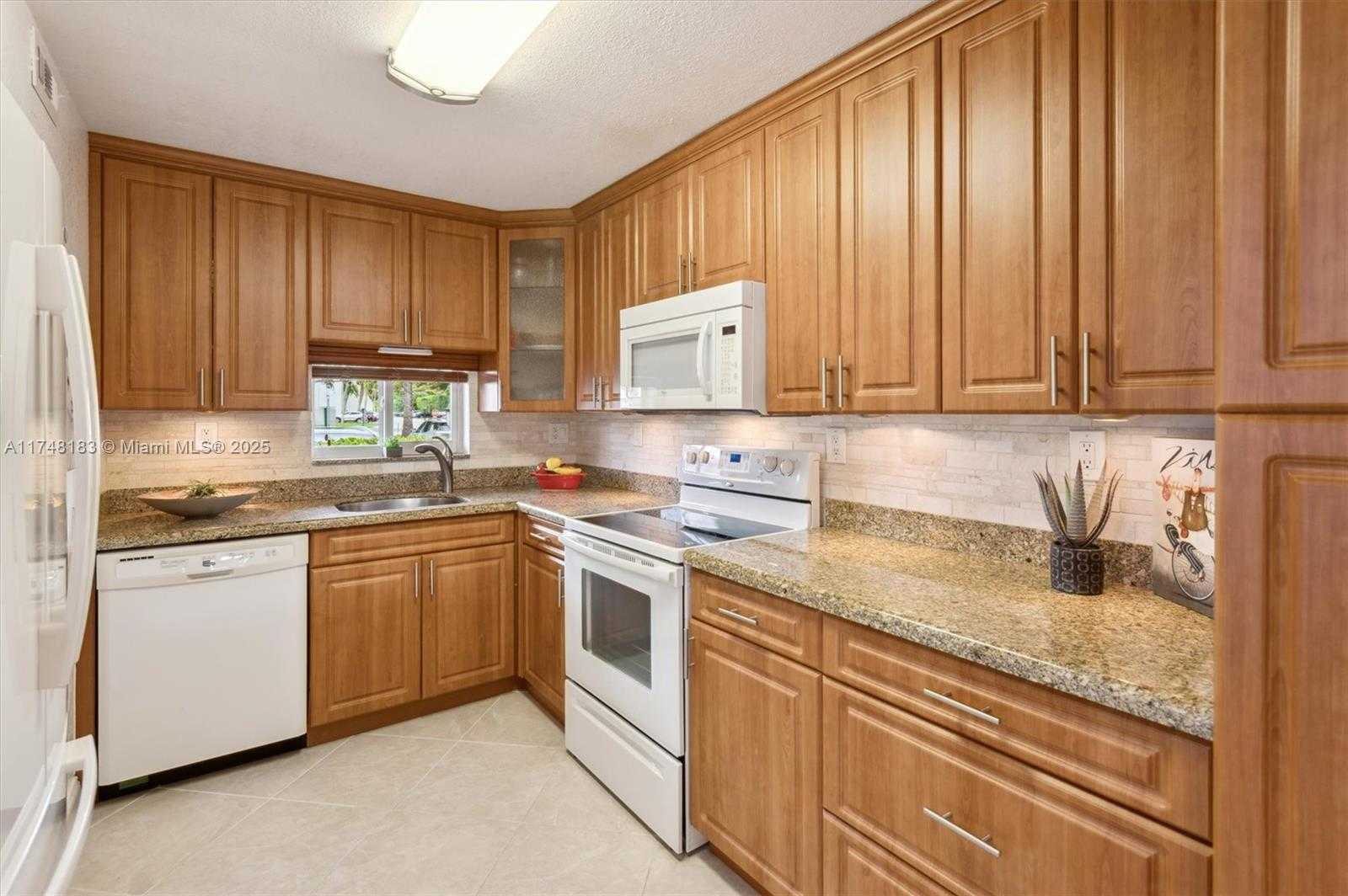 Small Image of 361 SOUTH HOLLYBROOK DR #107, Pembroke Pines Number 10